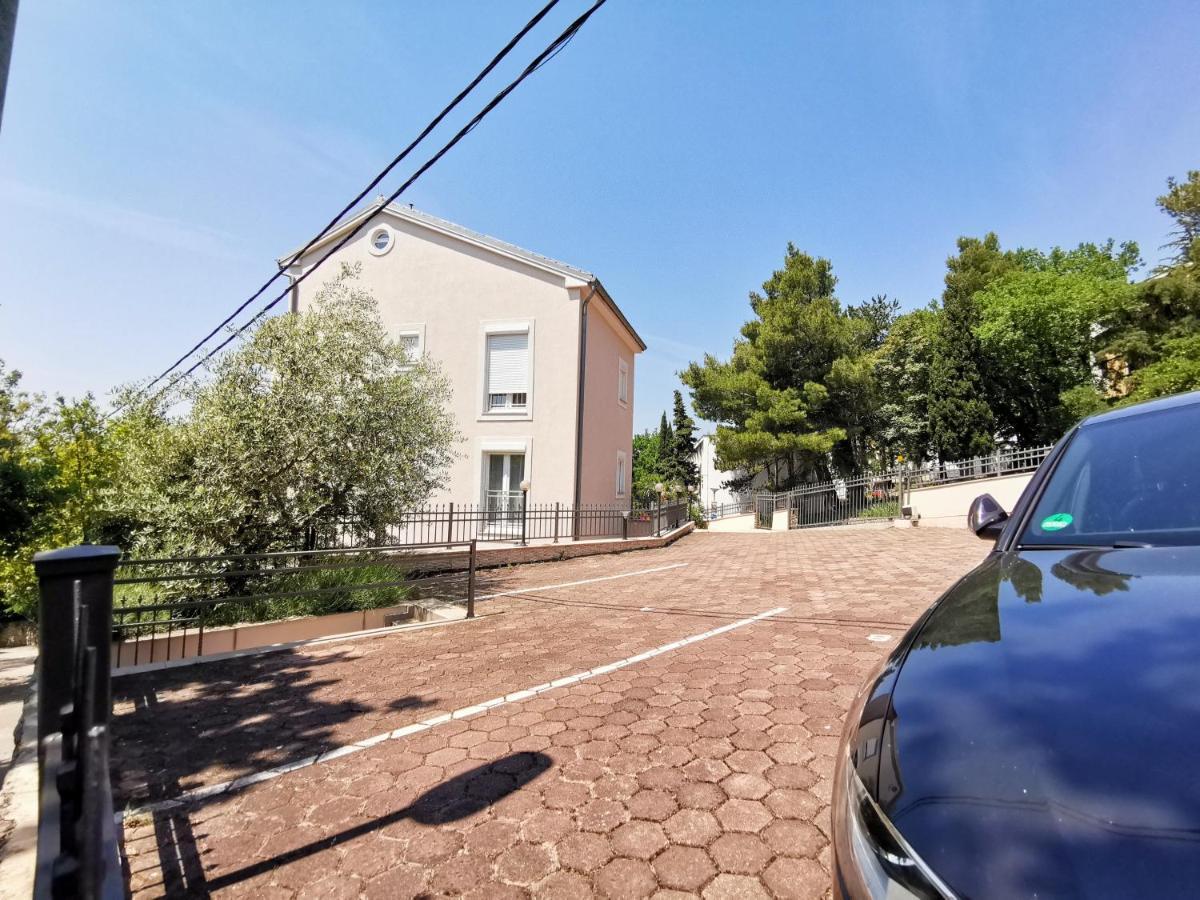 Villa Sara 茨里克韦尼察 外观 照片